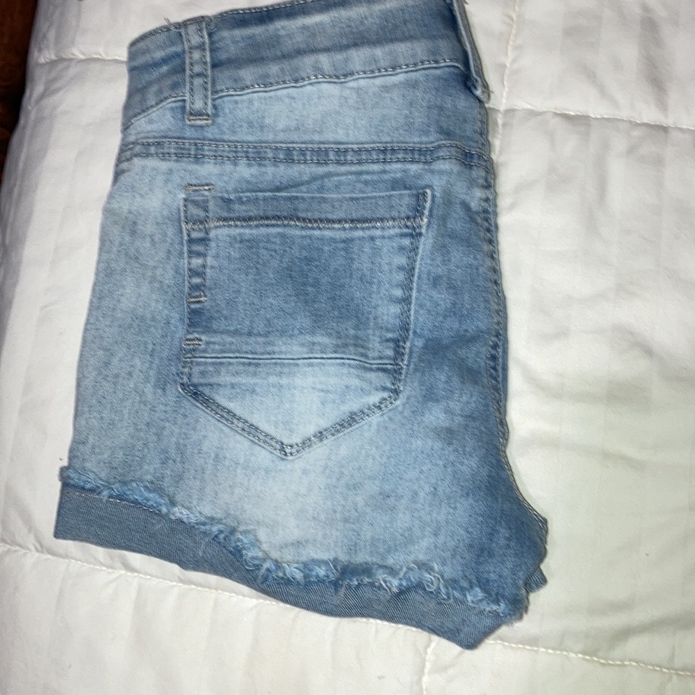 Shorts - Picture 2 of 3